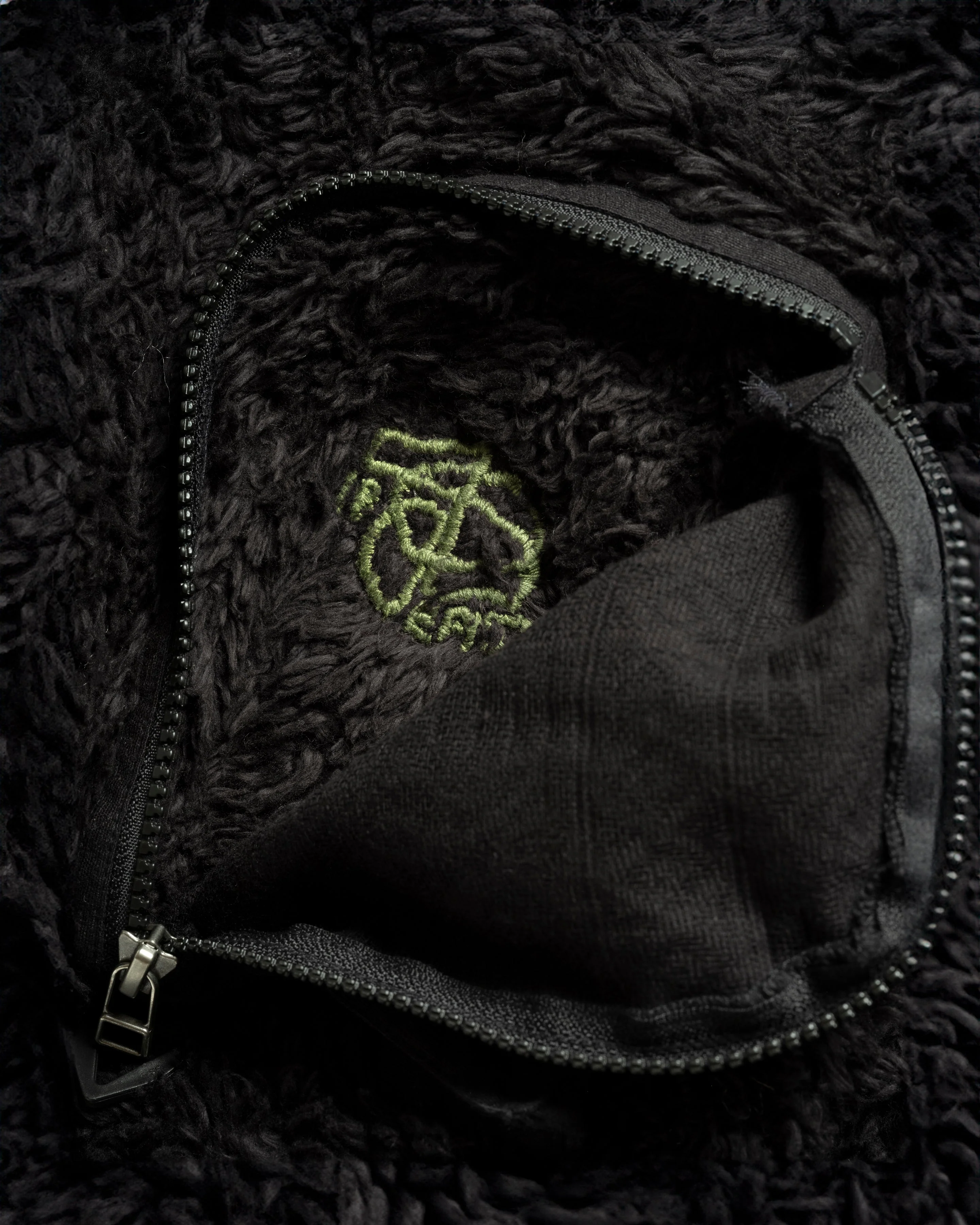 BANKS UTILITY FLEECE - BLACK ORGANIC ORGANIC COTTON SHERPA AND DOUBLE WEAVE JACQUARD COTTON - Image 2