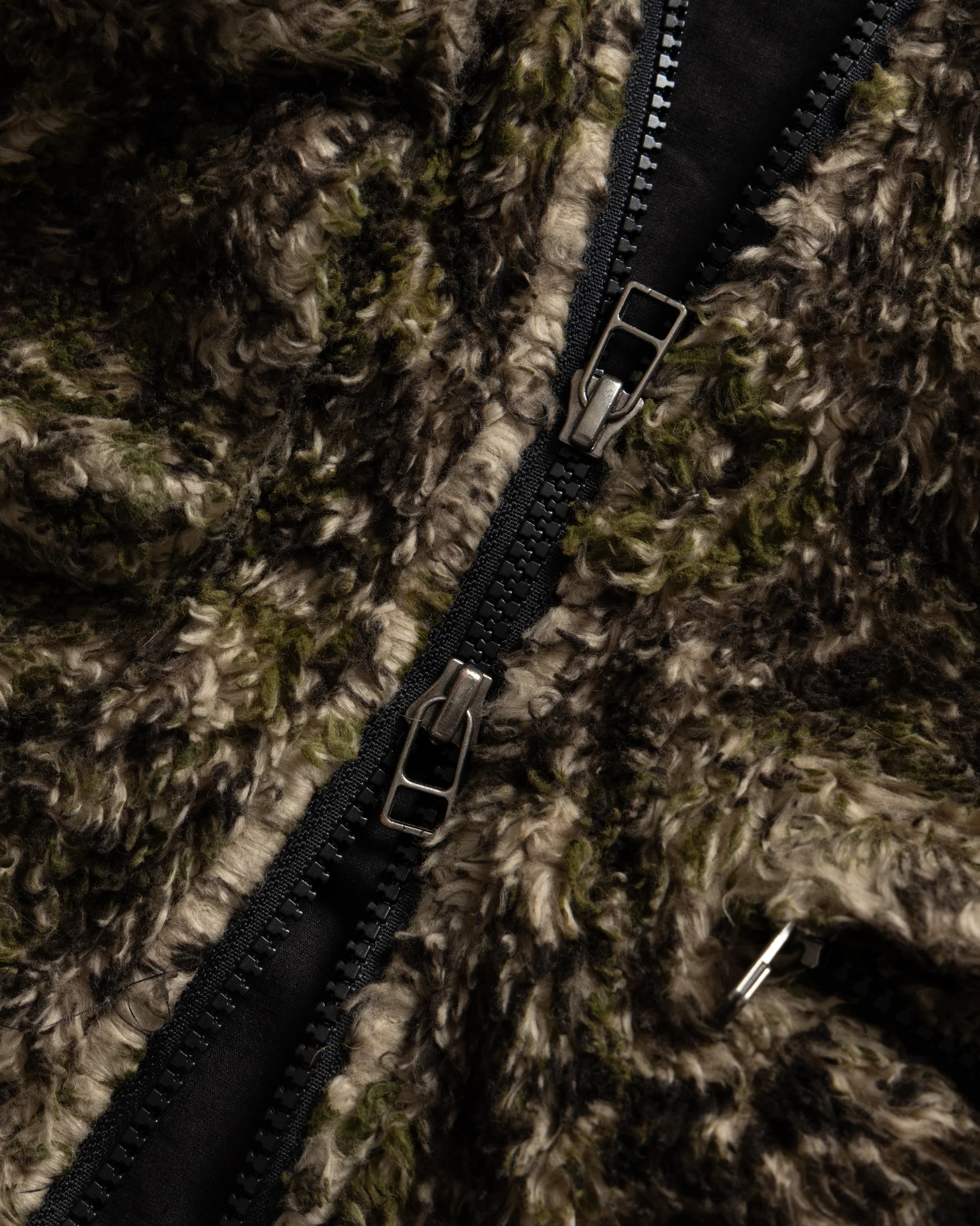 BANKS UTILITY FLEECE VEST- BLACK / ECRU / AGED OLIVE BLOCK PRINTED ORGANIC ORGANIC COTTON SHERPA - Image 8