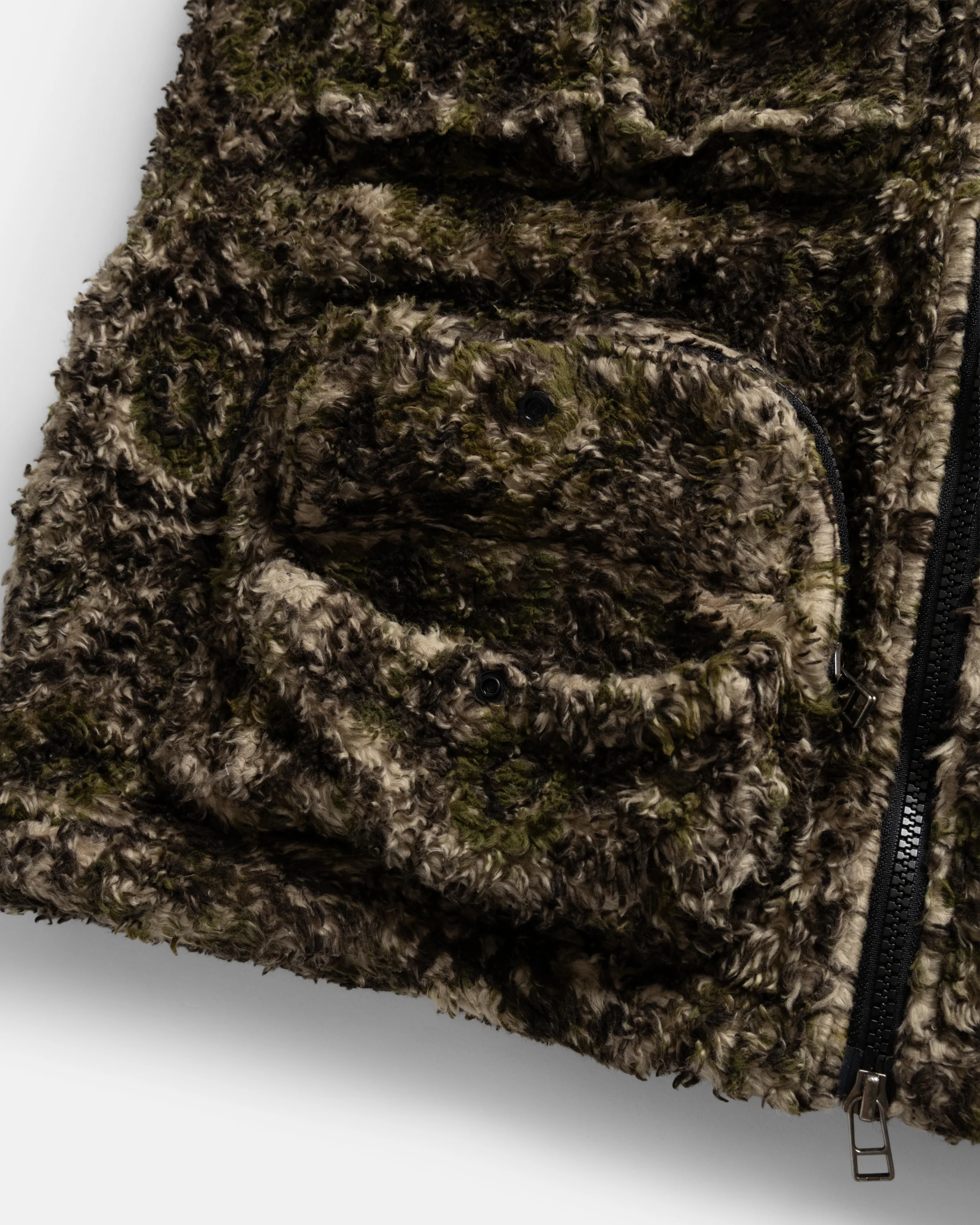 BANKS UTILITY FLEECE VEST- BLACK / ECRU / AGED OLIVE BLOCK PRINTED ORGANIC ORGANIC COTTON SHERPA - Image 9