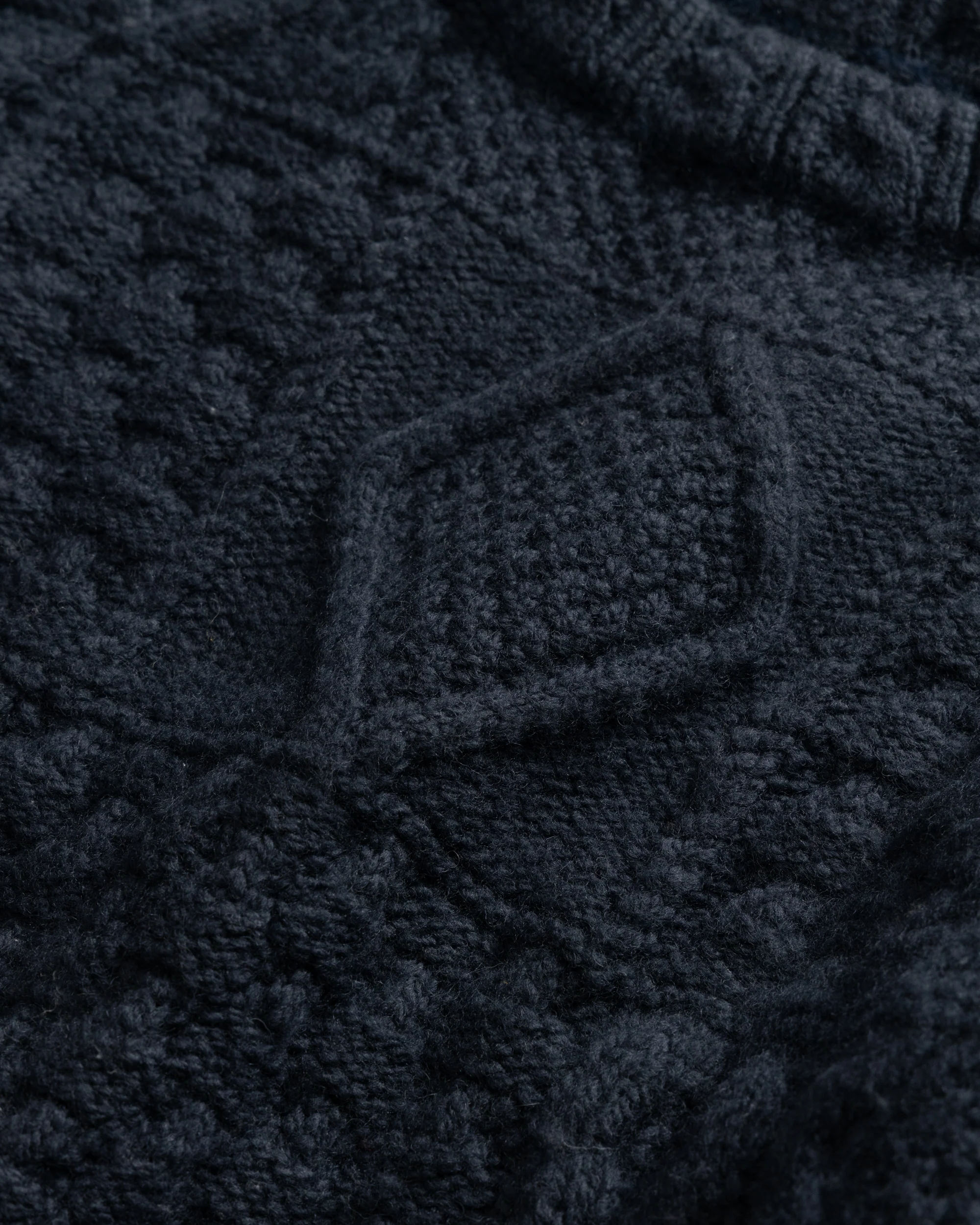 DOVER RUGGED CABLEKNIT CREWNECK SWEATER - NAVY ANDEAN WOOL - Image 4