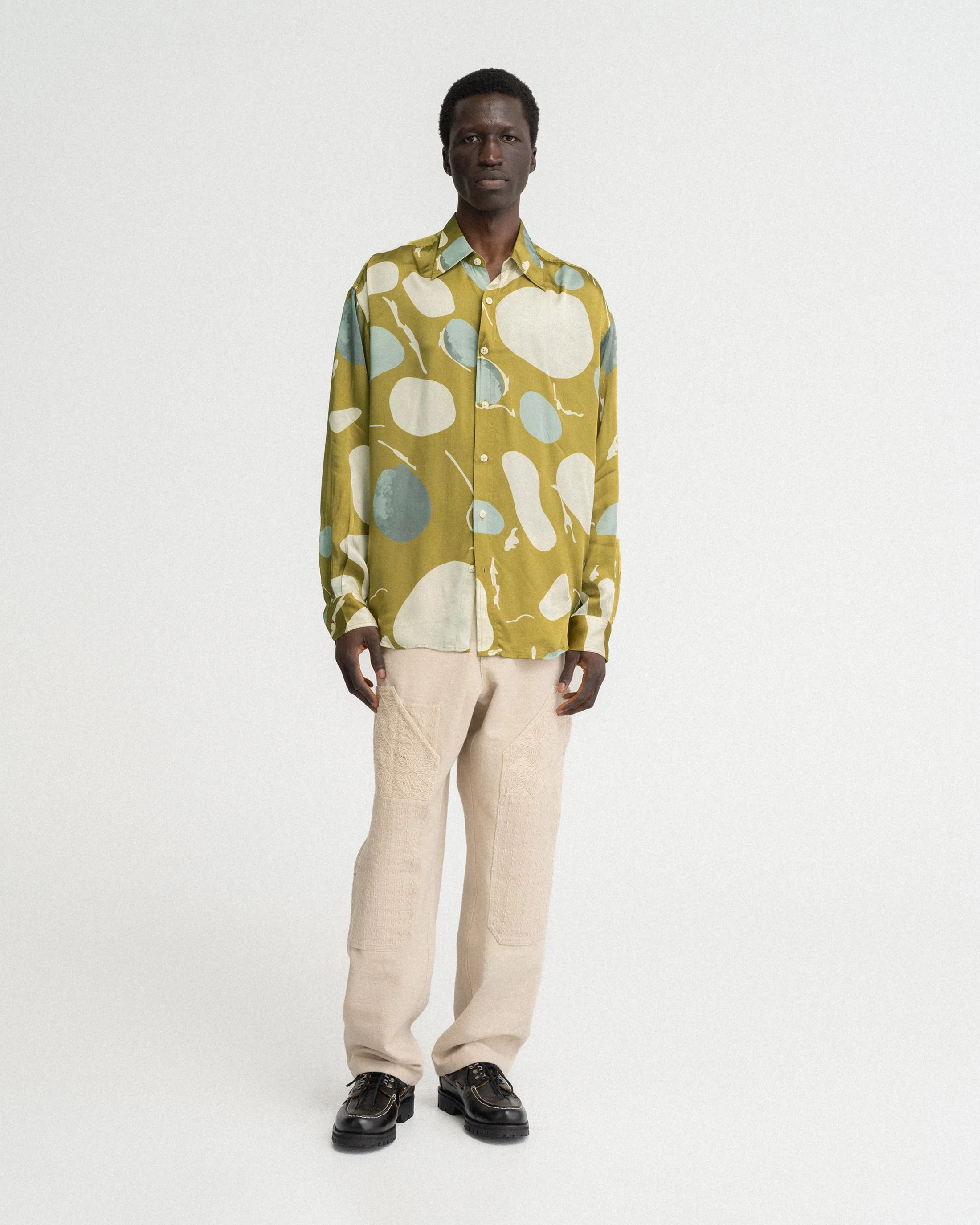 ELLIS VINTAGE LONG POINT COLLAR SHIRT - OLIVE MOSS RIVERBED ROCKS PRINTED VEGAN SILK - Image 4