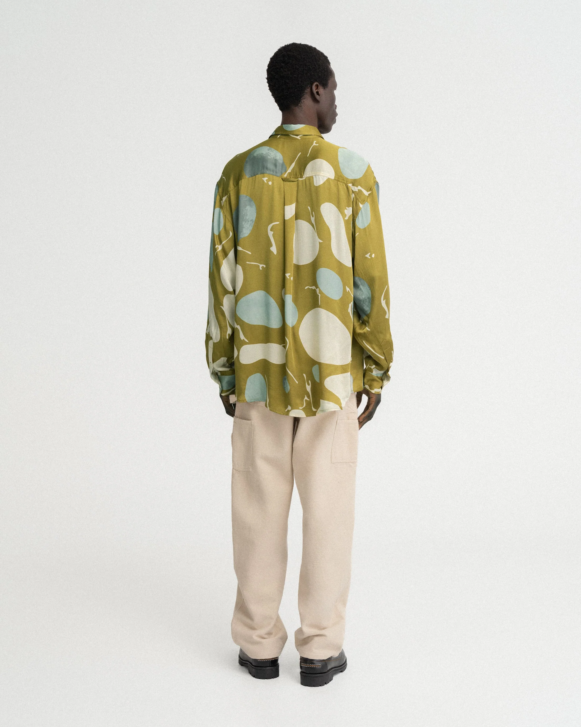 ELLIS VINTAGE LONG POINT COLLAR SHIRT - OLIVE MOSS RIVERBED ROCKS PRINTED VEGAN SILK - Image 8