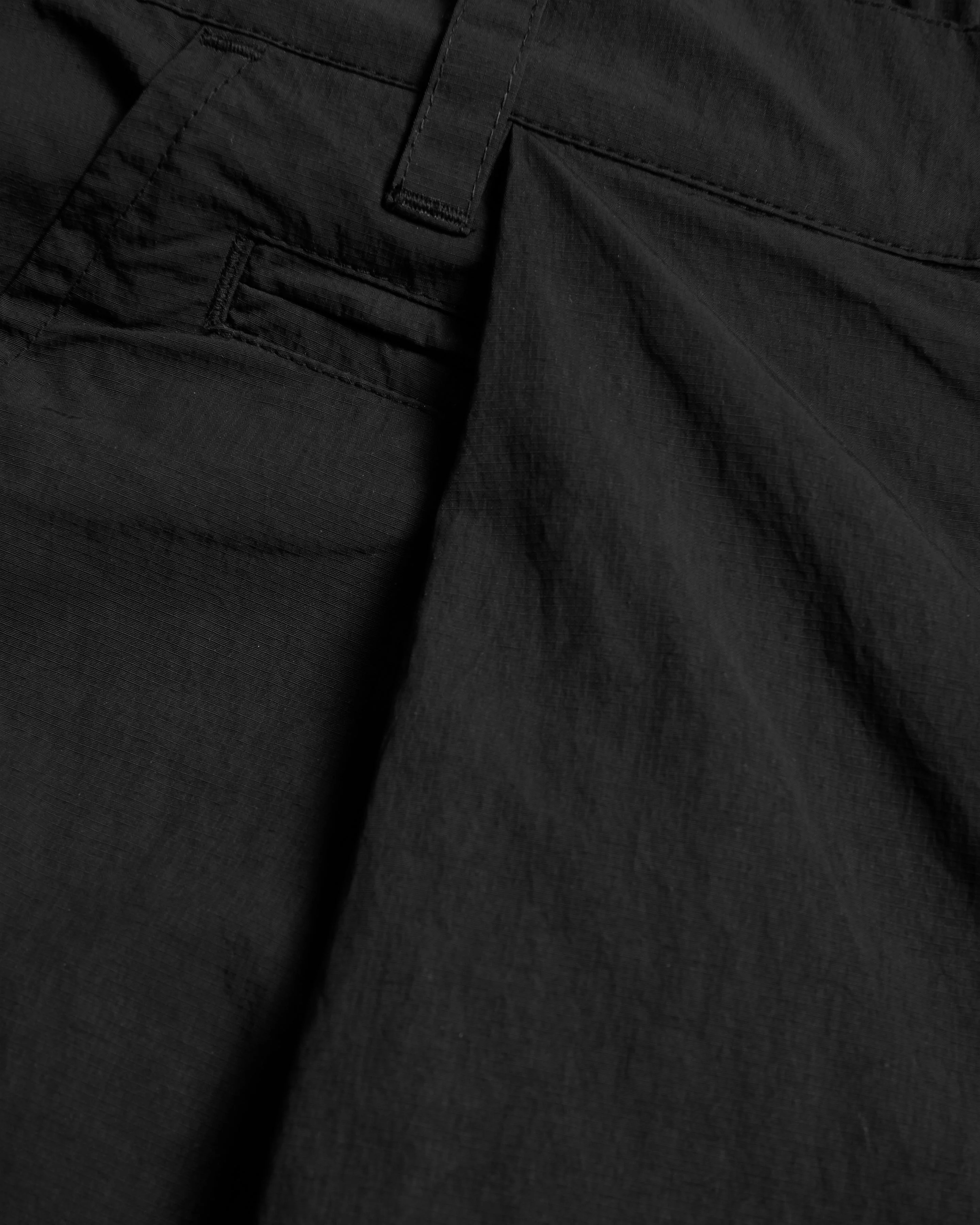 EMERY PLEATED BIG SHORTS - BLACK FEATHERWEIGHT MICRO RIPSTOP NYLON - Image 3