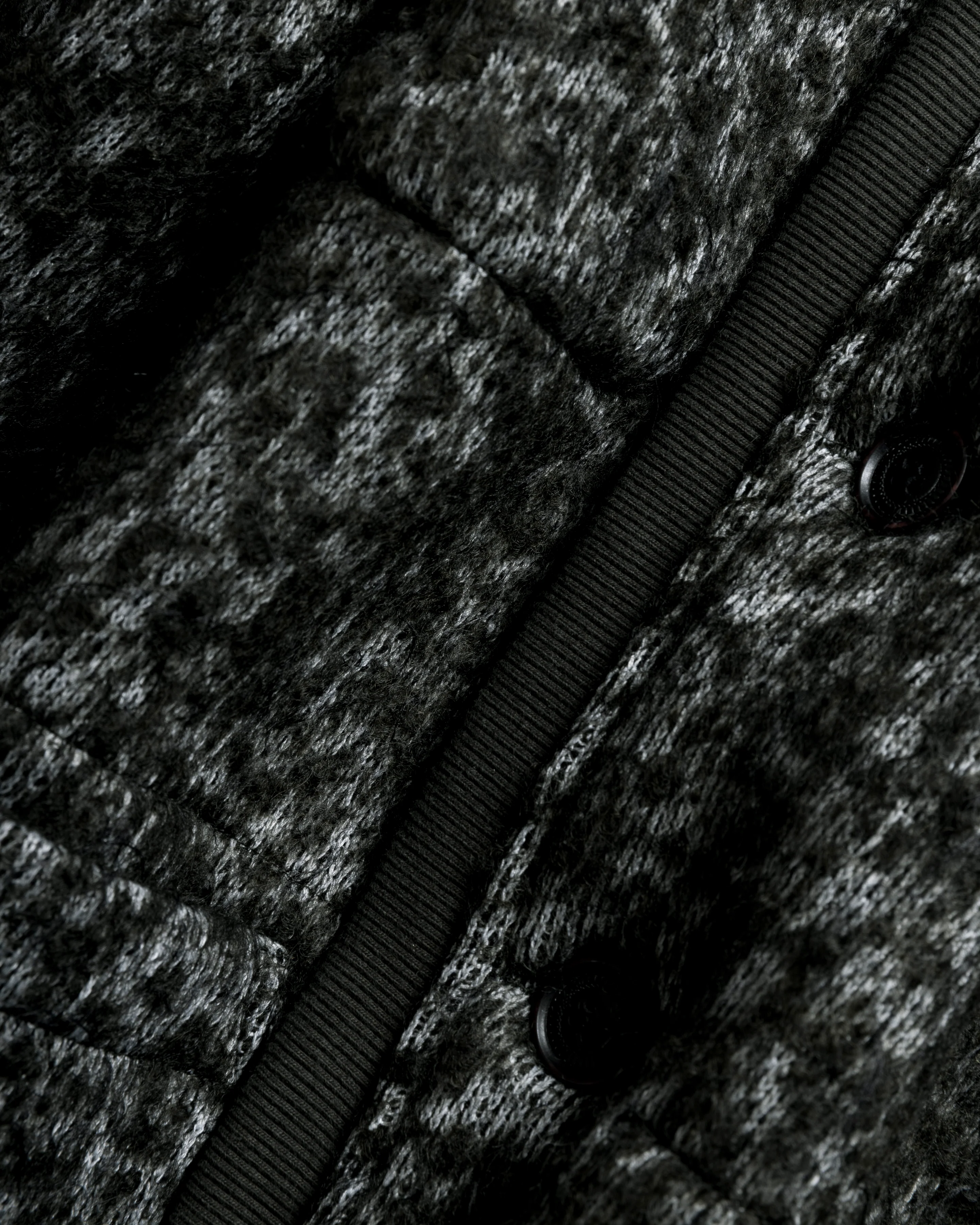 FOLA V-NECK CARDIGAN
 - MIRKWOOD GREEN REVERSE BOUCLÉ BLENDED WOOL - Image 4