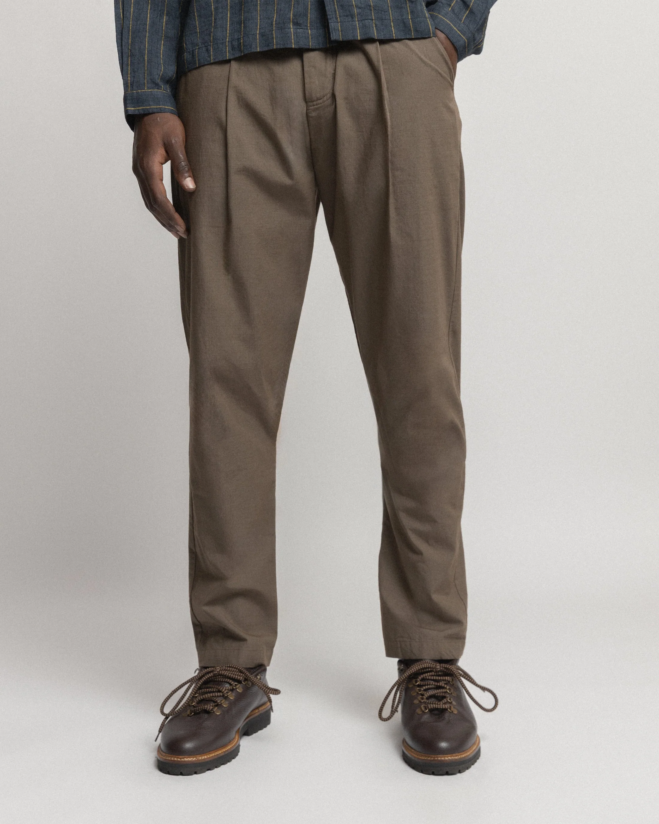 JIAN SINGLE PLEAT PANT - CHOCOLATE COTTON MICRO RIPSTOP - Image 4