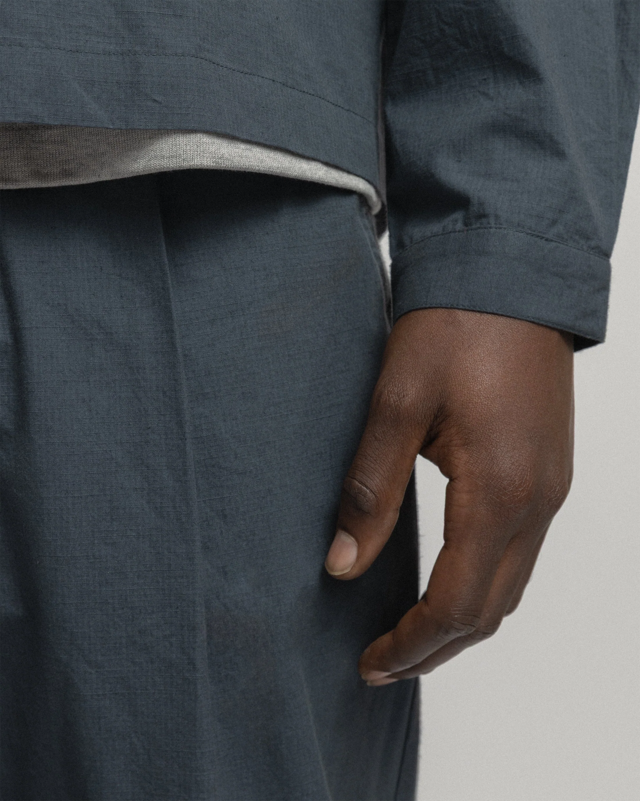 JIAN SINGLE PLEAT PANT - WASHED SLATE COTTON MICRO RIPSTOP - Image 4