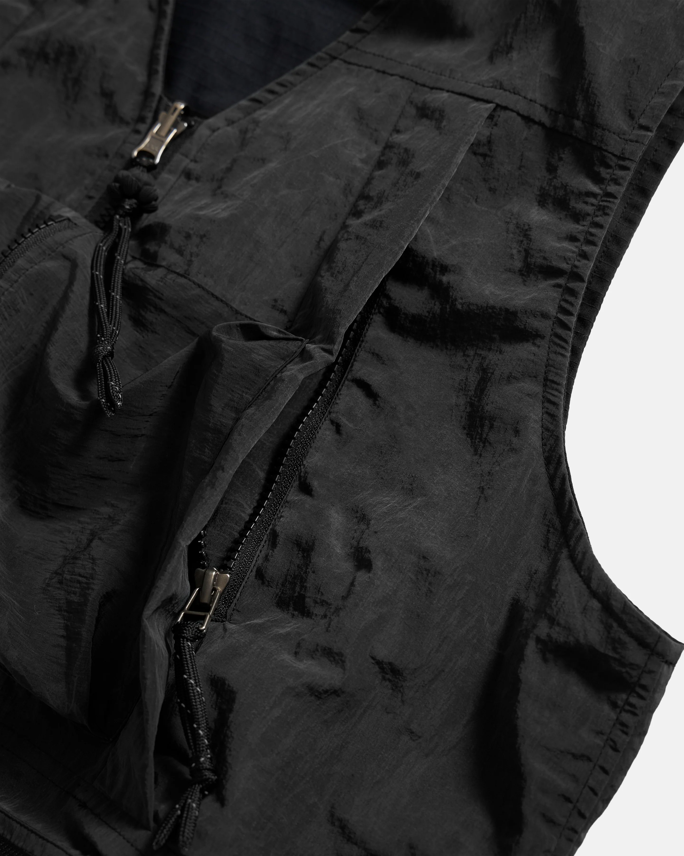 KEARSE REVERSIBLE UTILITY VEST - BLACK WAXED NYLON / MIDNIGHT COTTON/NYLON RIPSTOP - Image 4