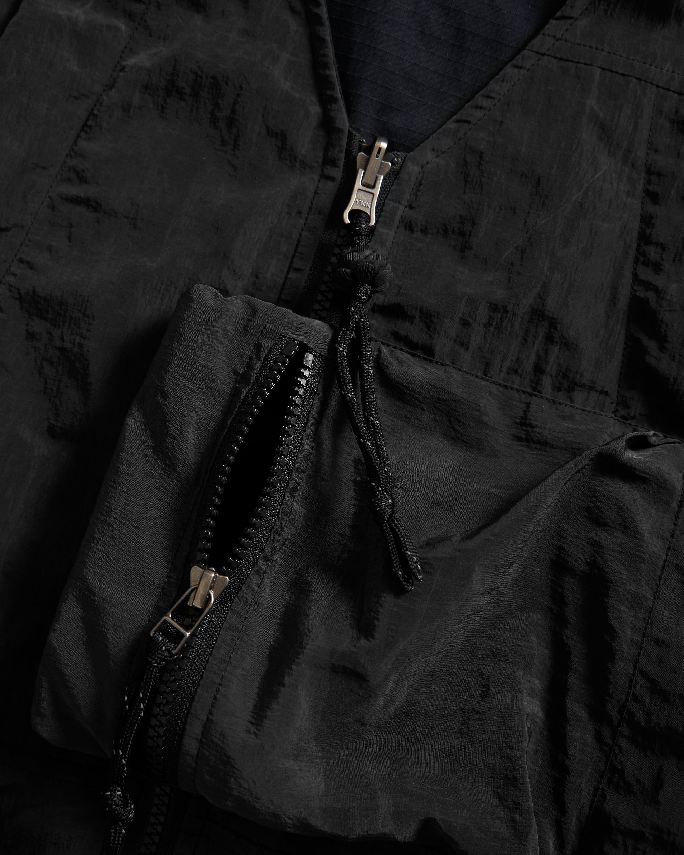 KEARSE REVERSIBLE UTILITY VEST - BLACK WAXED NYLON / MIDNIGHT COTTON/NYLON RIPSTOP - Image 5
