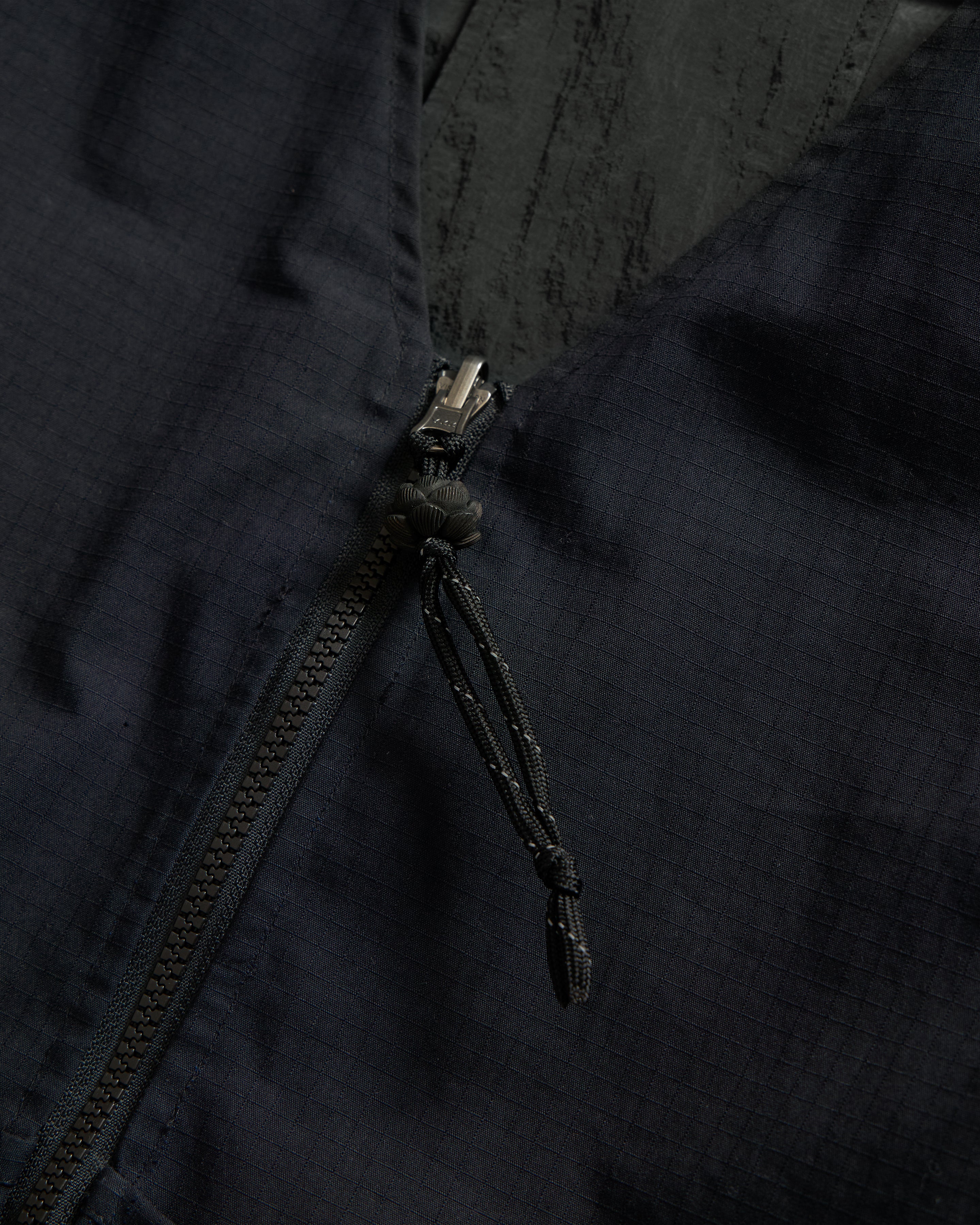 KEARSE REVERSIBLE UTILITY VEST - BLACK WAXED NYLON / MIDNIGHT COTTON/NYLON RIPSTOP - Image 6