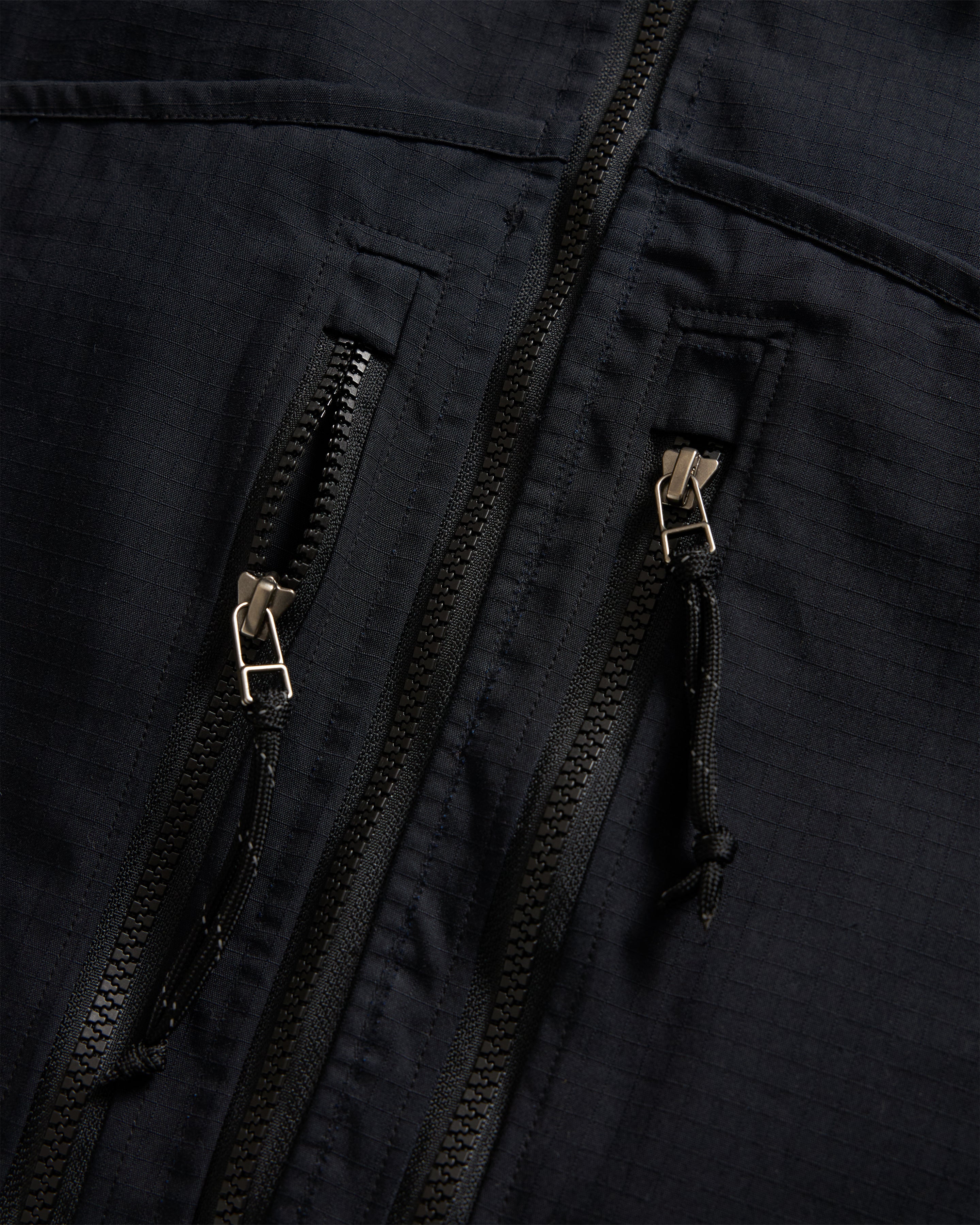 KEARSE REVERSIBLE UTILITY VEST - BLACK WAXED NYLON / MIDNIGHT COTTON/NYLON RIPSTOP - Image 7
