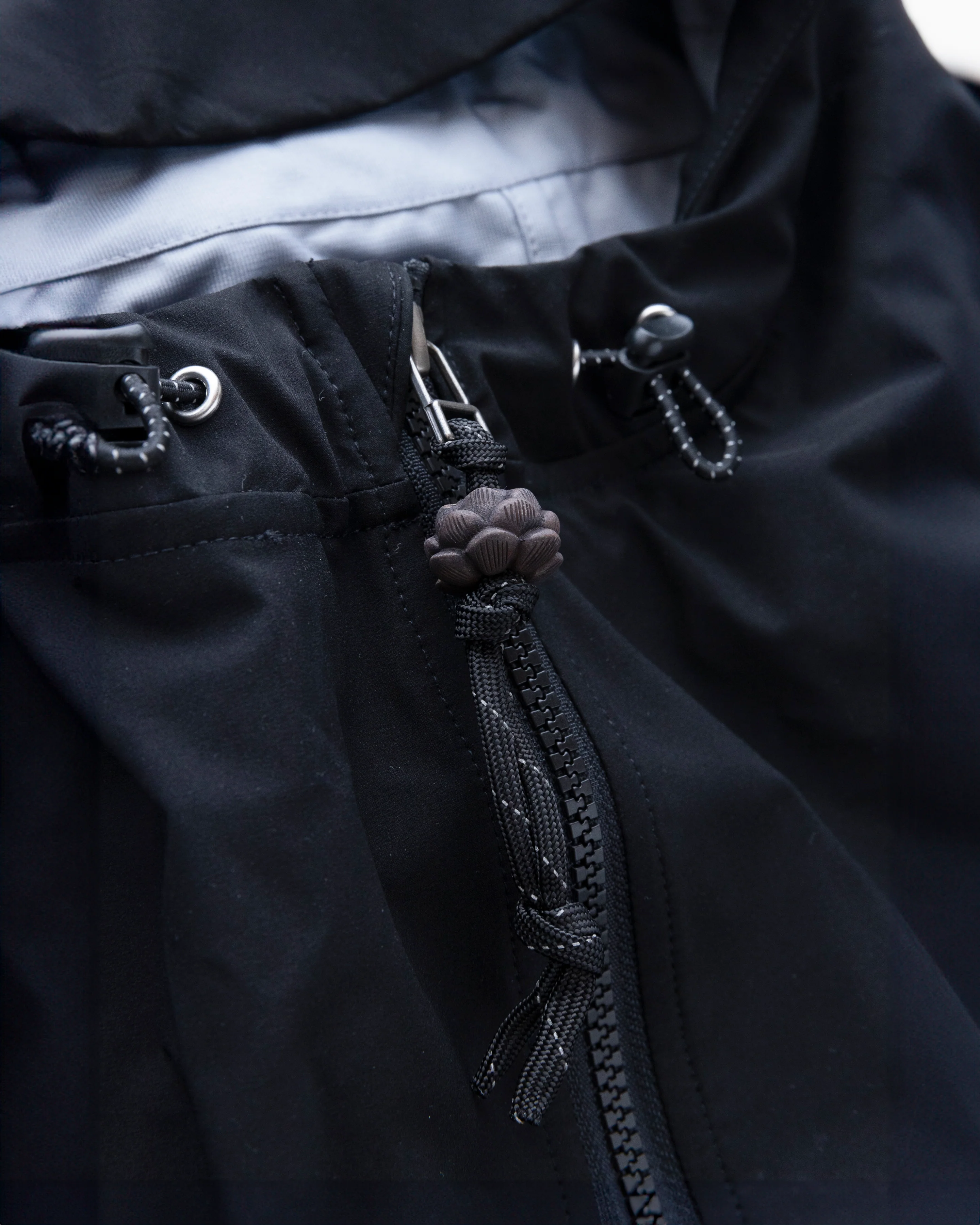 RAINSHADOW OUTDOOR PROTECTION SYSTEM HOODED SHELL - MIDNIGHT NAVY / BLACK WATER-REPELLENT BONDED MEMBRANE - Image 2