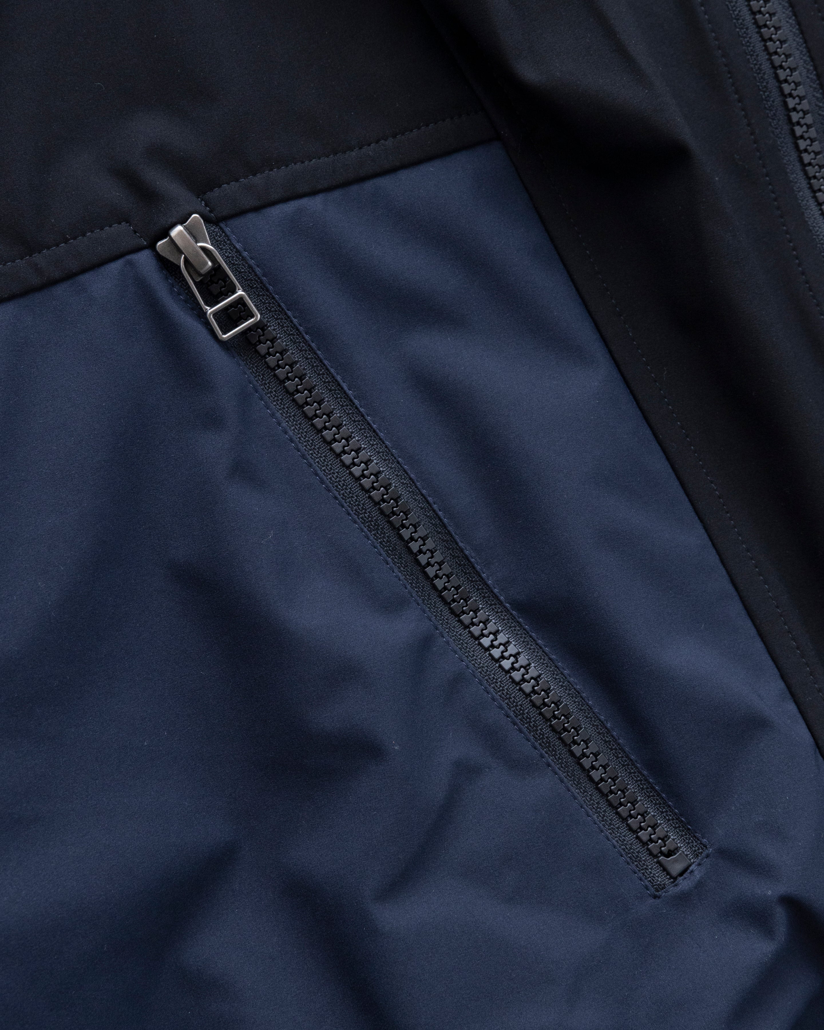 RAINSHADOW OUTDOOR PROTECTION SYSTEM HOODED SHELL - MIDNIGHT NAVY / BLACK WATER-REPELLENT BONDED MEMBRANE - Image 3