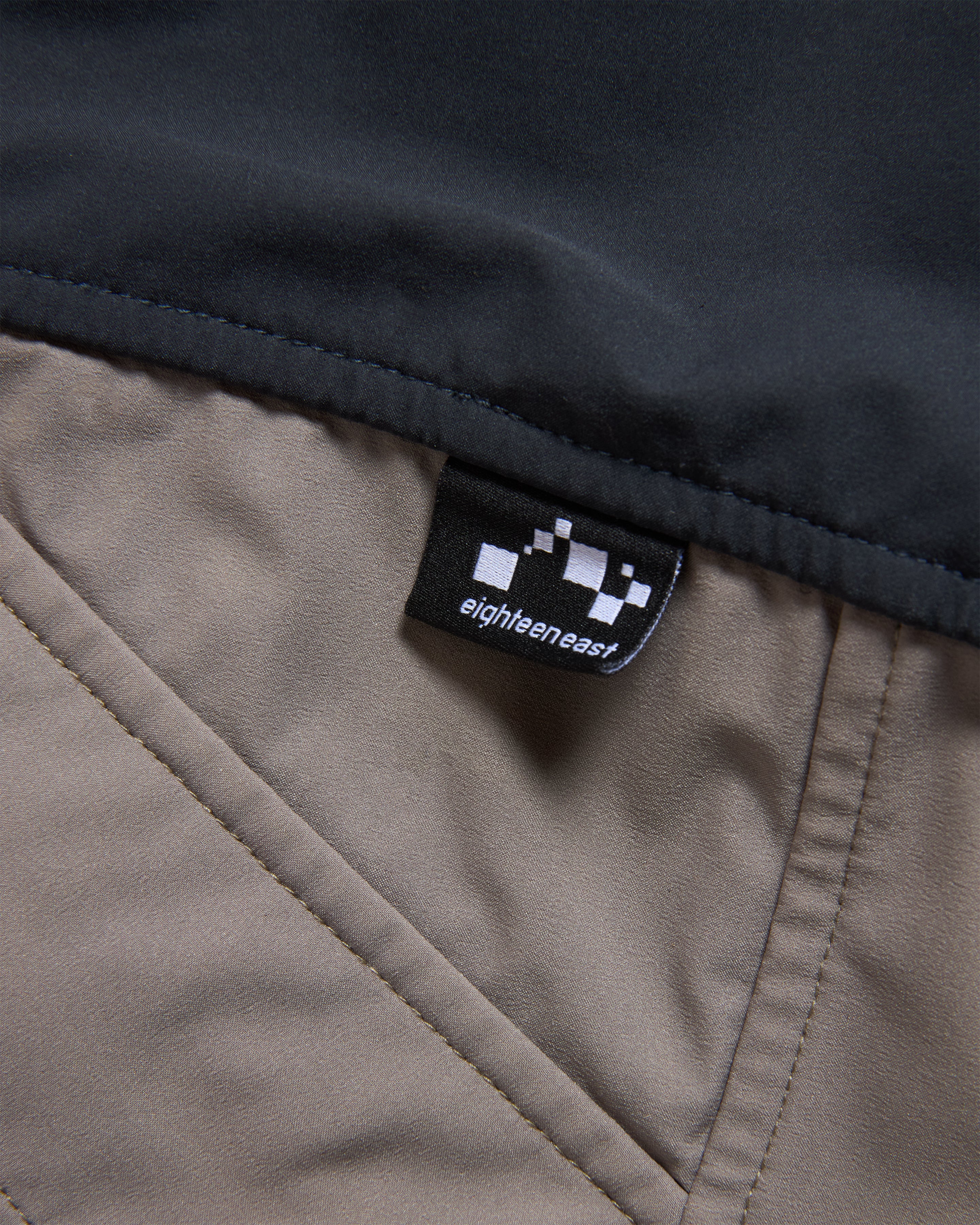 RAINSHADOW OUTDOOR PROTECTION SYSTEM HOODED SHELL - WASHED BLACK / WINTER BEIGE WATER-REPELLENT BONDED MEMBRANE - Image 4