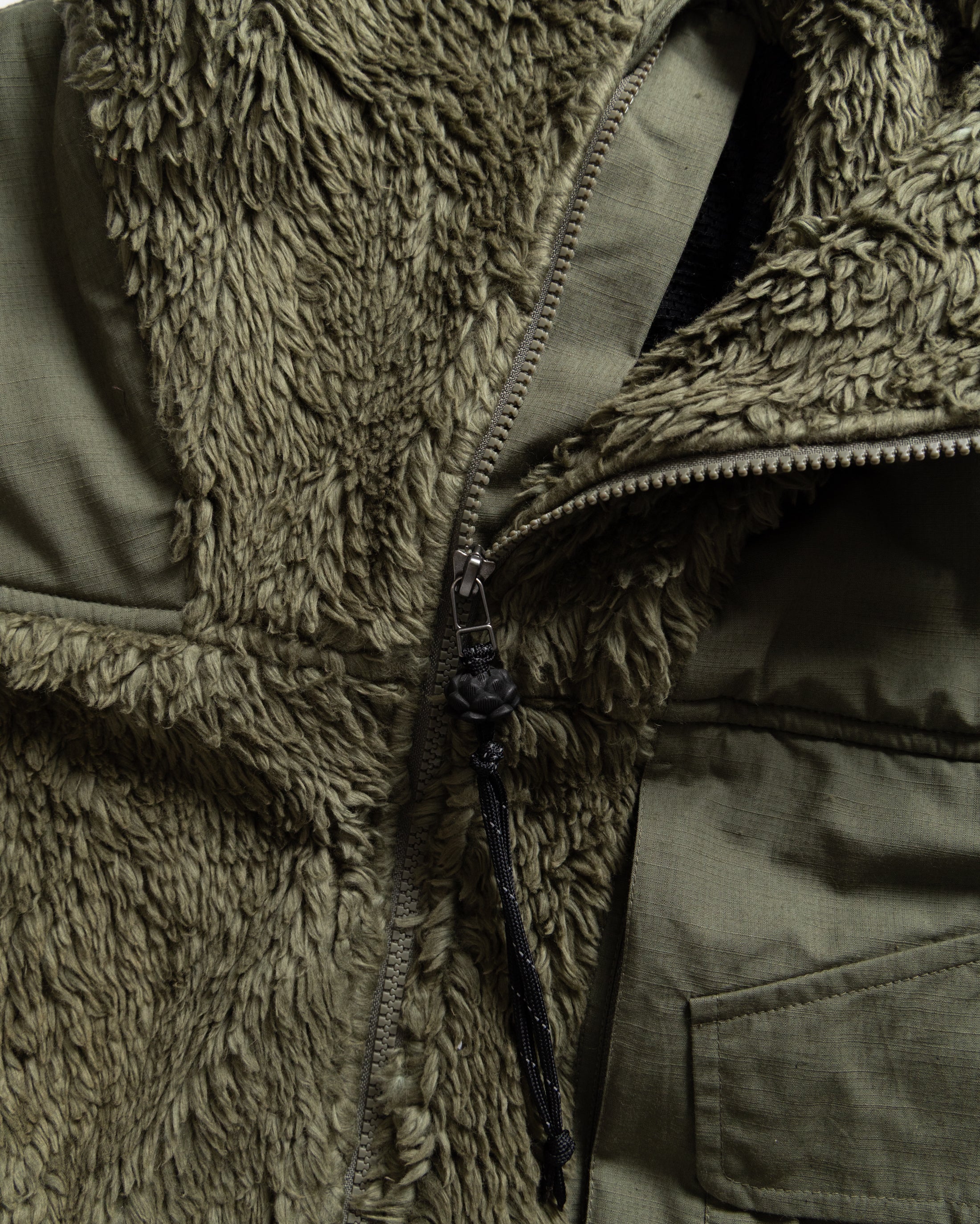 ROWAN  DEEP PILE FIELD FLEECE - O.D. GREEN ORGANIC COTTON SHERPA WITH TONAL COTTON MICRO RIPSTOP DETAILS - Image 2