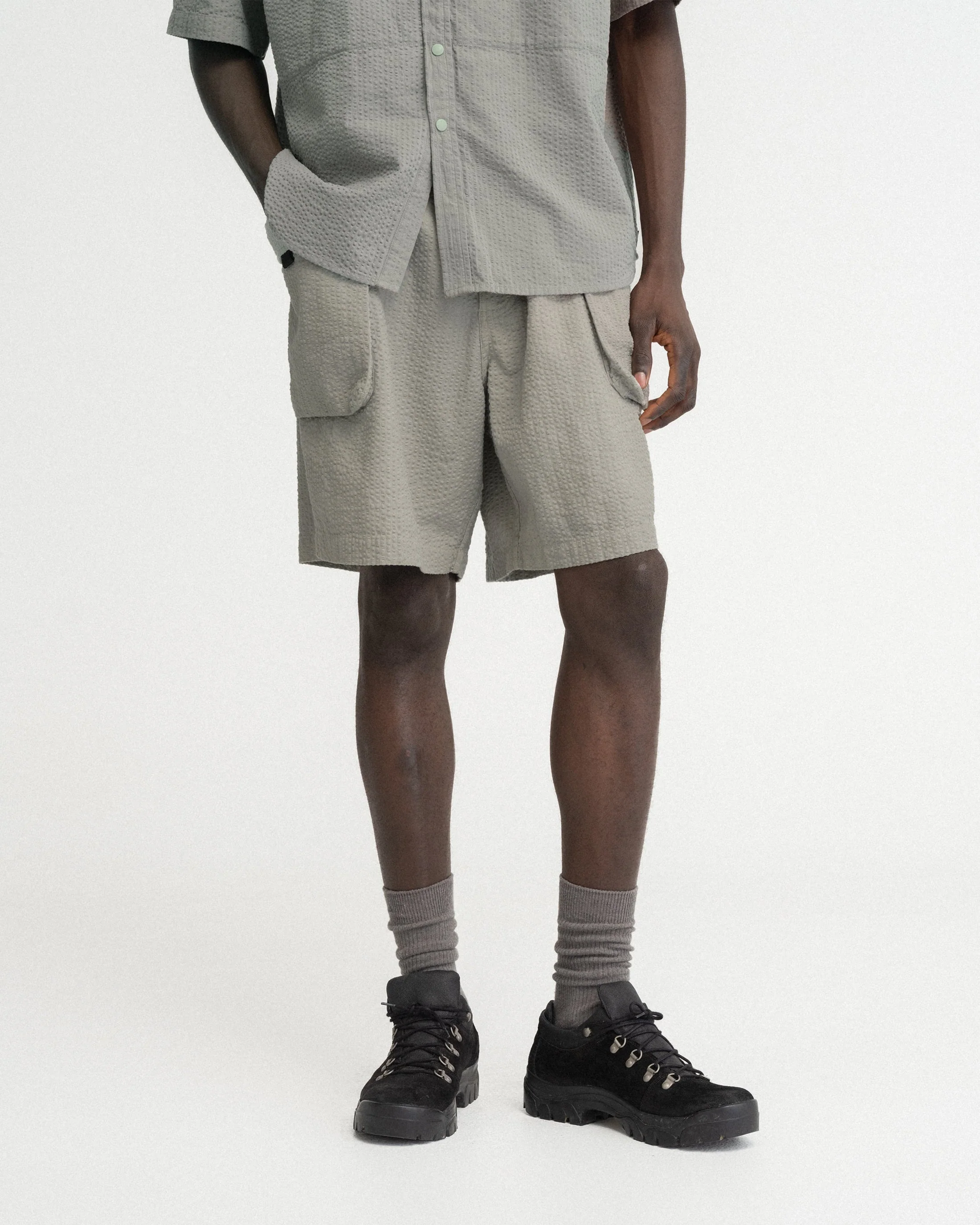VETTI UTILITY SHORTS - TONAL LUNAR ROCK GREEN COTTON SEERSUCKER - Image 2