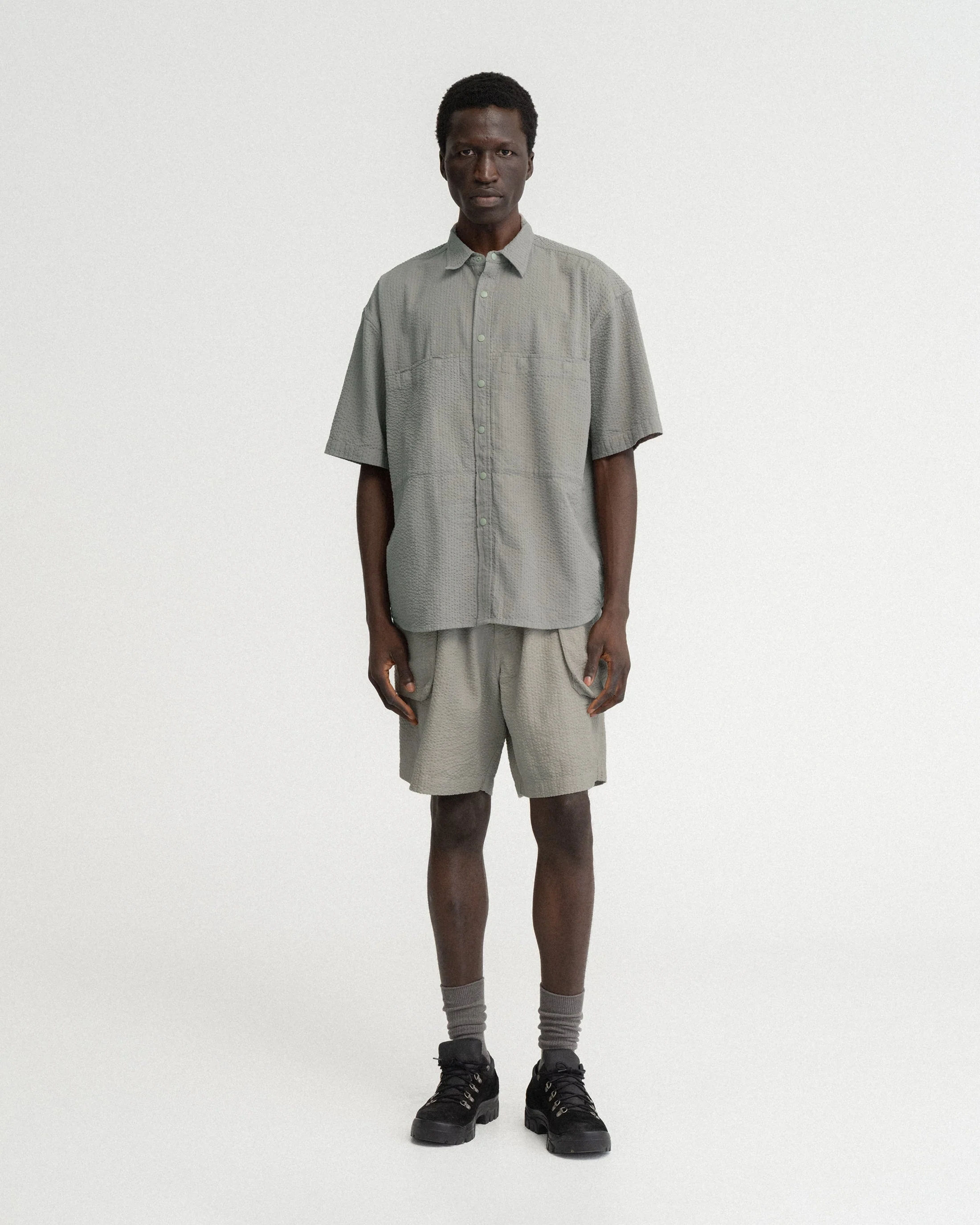 VETTI UTILITY SHORTS - TONAL LUNAR ROCK GREEN COTTON SEERSUCKER - Image 4