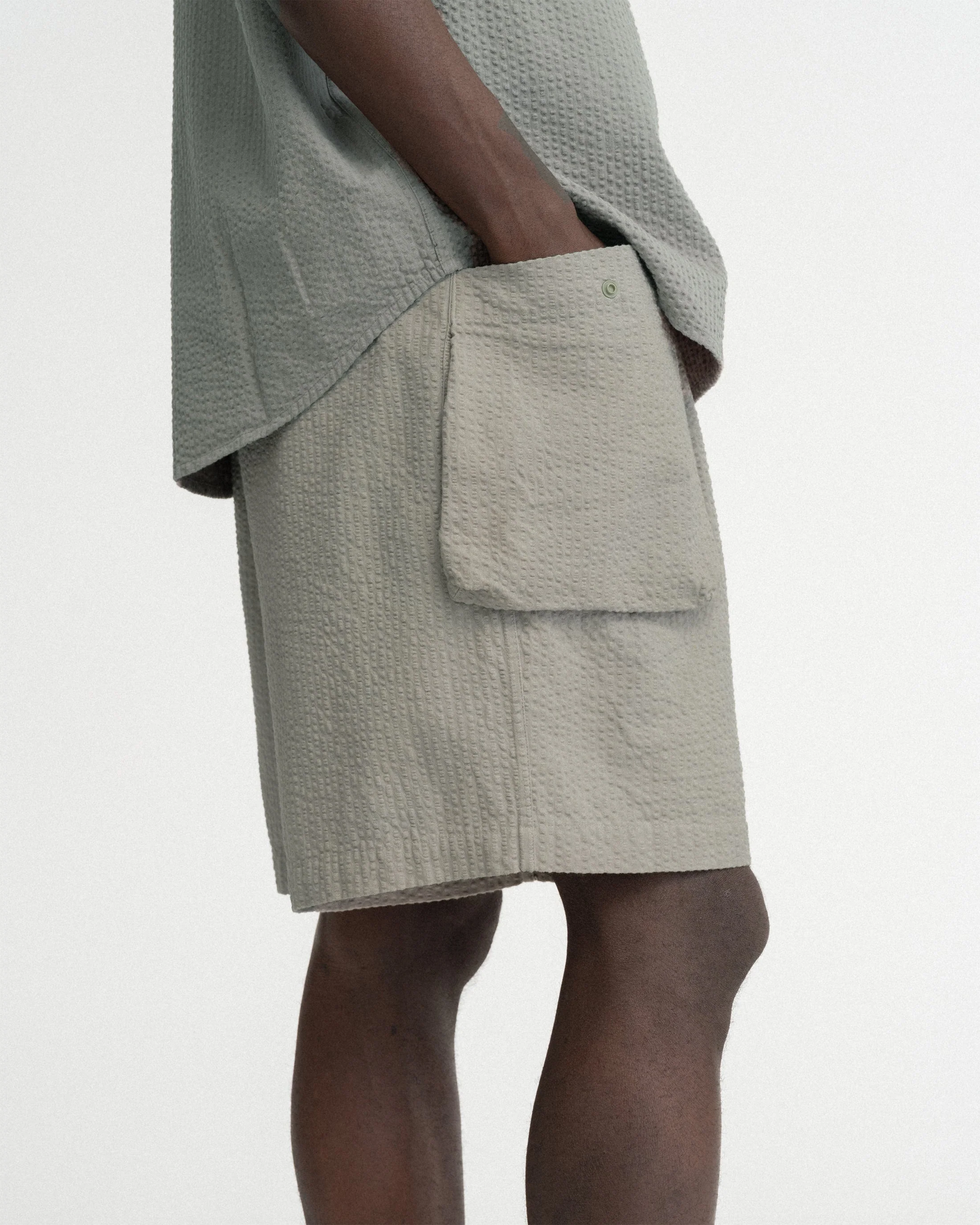 VETTI UTILITY SHORTS - TONAL LUNAR ROCK GREEN COTTON SEERSUCKER - Image 6