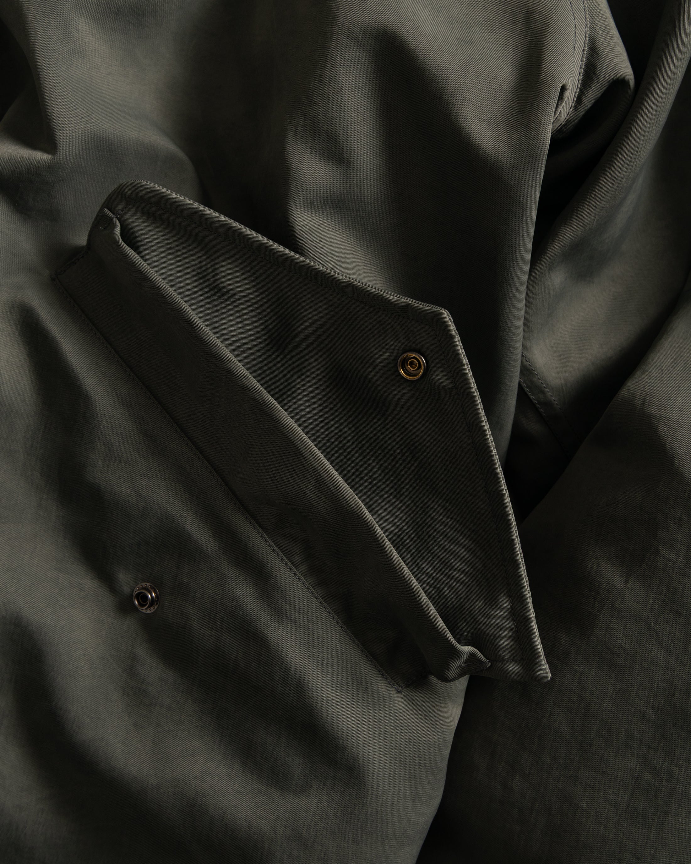 PAOLO FISHTAIL PARKA WITH REMOVABLE QUILTED LINER JACKET - FOLIAGE WAXED NYLON / TRAVERTINE "COBBLESTONE' NYLON RIPSTOP - Image 4