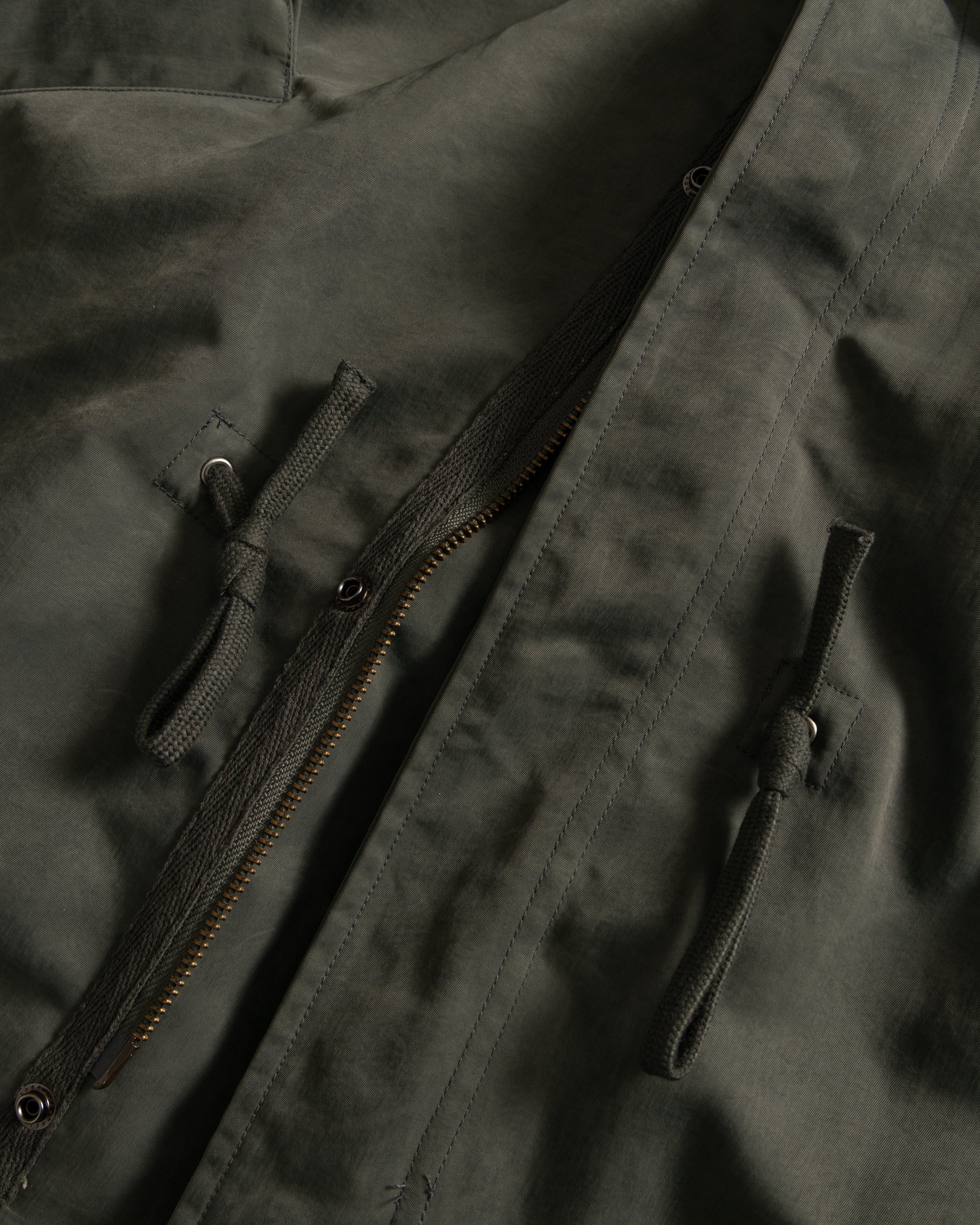 PAOLO FISHTAIL PARKA WITH REMOVABLE QUILTED LINER JACKET - FOLIAGE WAXED NYLON / TRAVERTINE "COBBLESTONE' NYLON RIPSTOP - Image 6